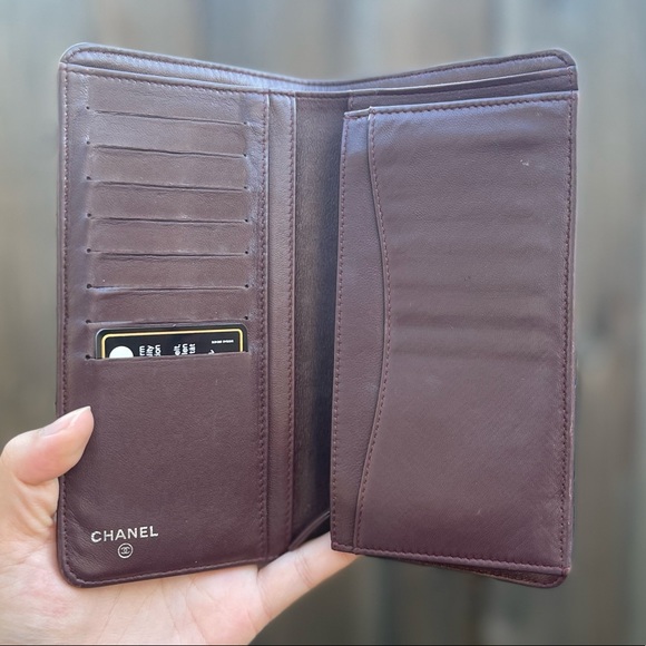 Chanel Vintage Quilted Yen Wallet in Black, Lambskin, and Silver Hardware - Picture 7 of 13